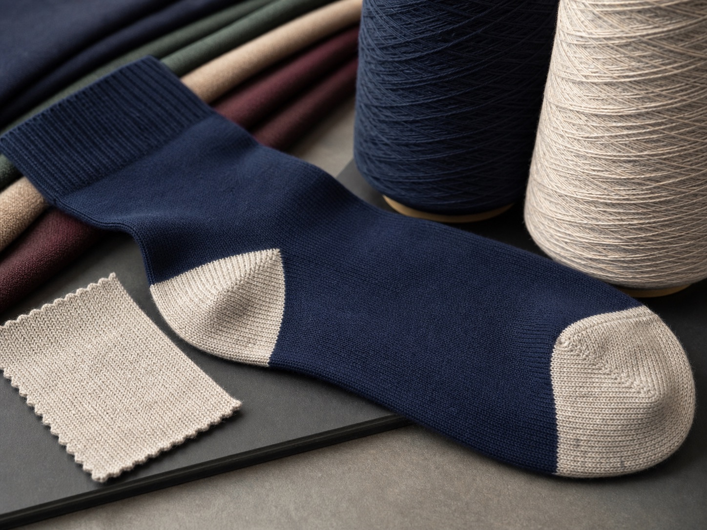 Aligned jacquard pattern on a dress sock
