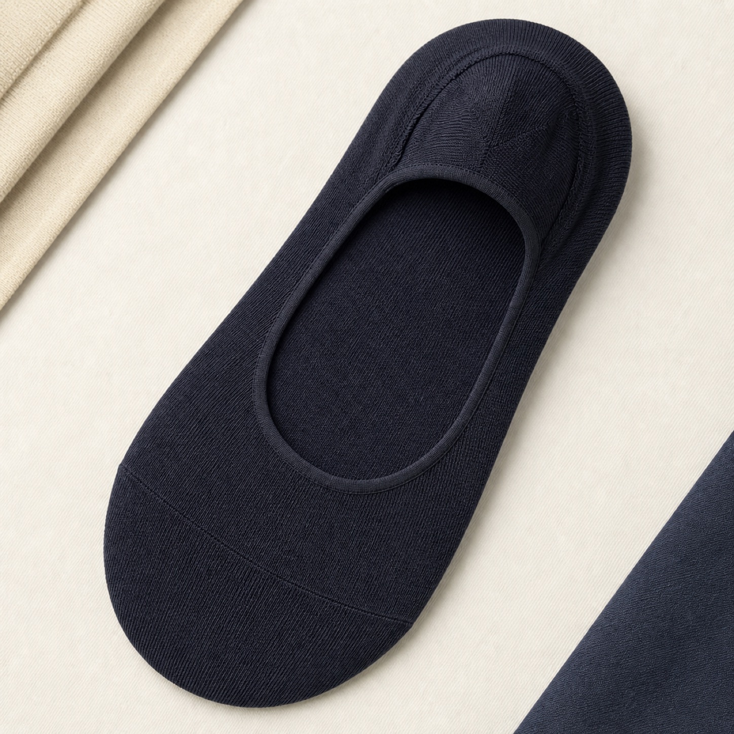 Contoured no-show sock opening and heel pocket