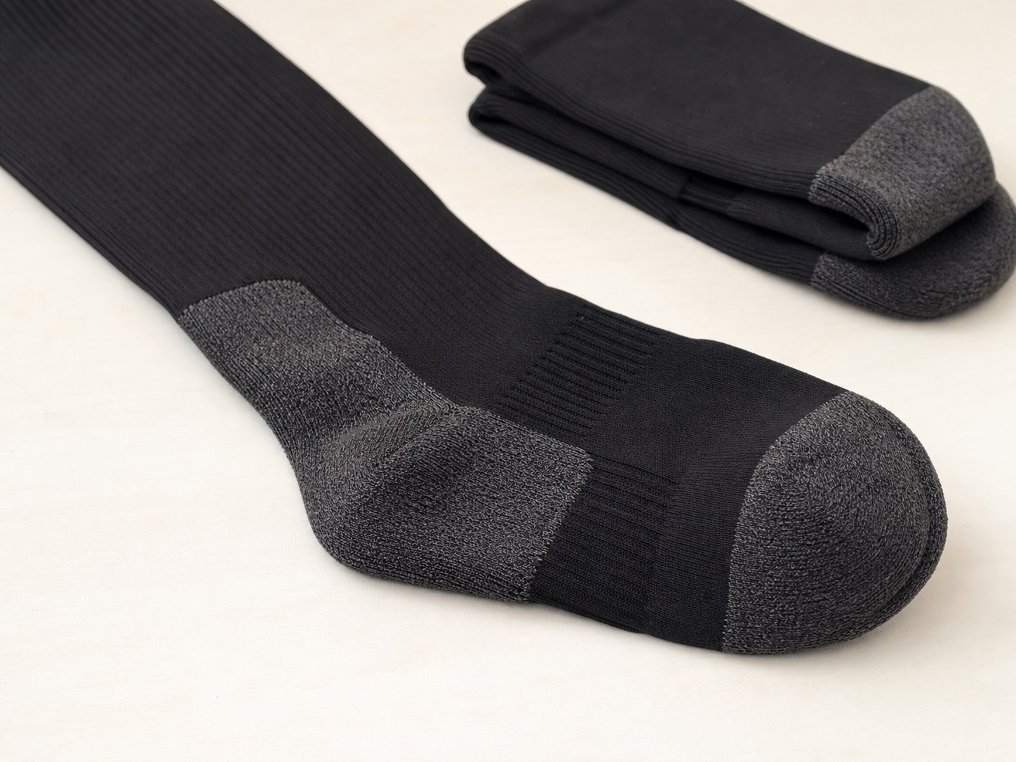 Arch support band on compression socks