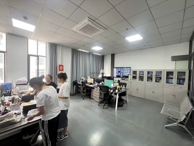 Design review in the BEZENTO factory project office