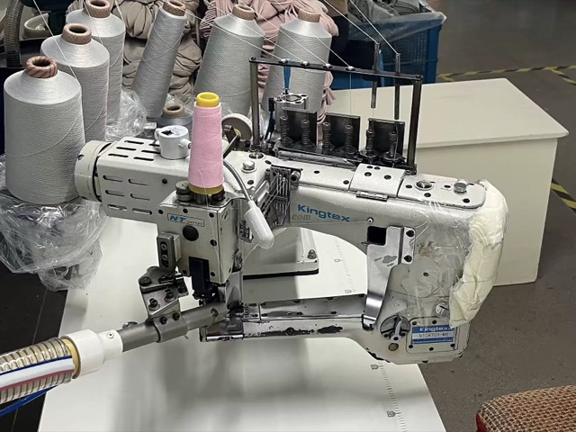 Toe linking machine in the sock factory